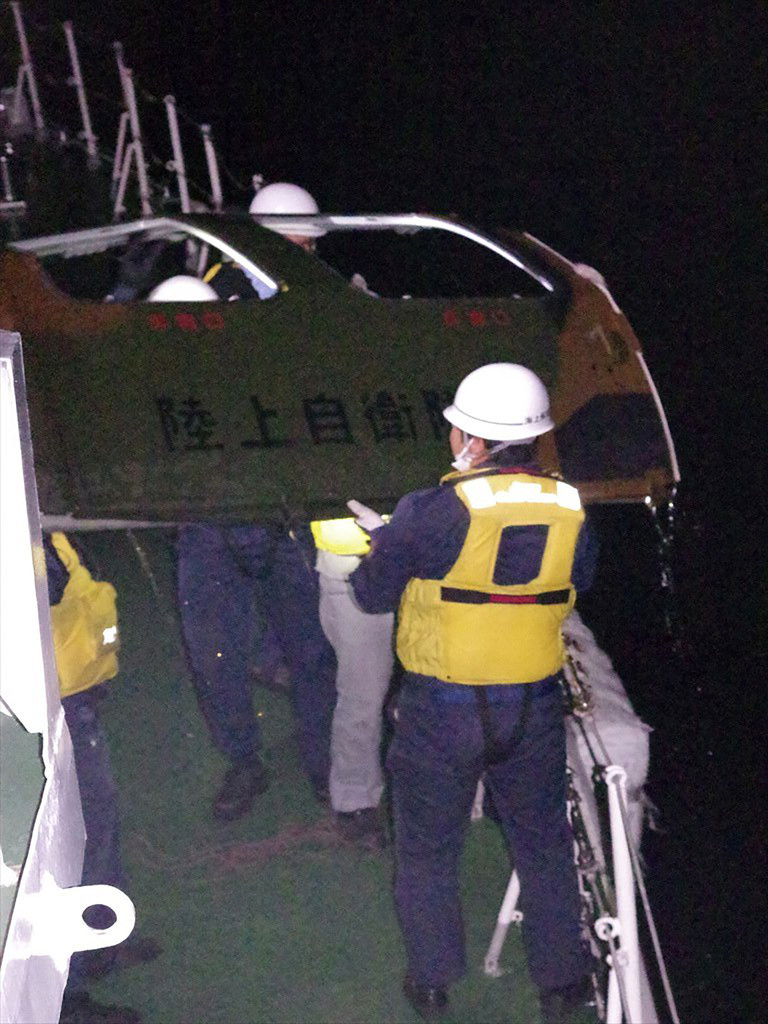 Ιαπωνία: Συνεχίζονται, μάταια ως τώρα, οι έρευνες για να βρεθούν οι 10 επιβαίνοντες πό το στρατιωτικό ελικόπτερο που εξαφανίστηκε χθες