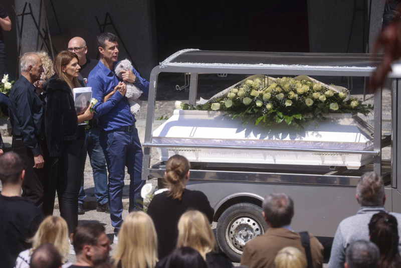 Σερβία: Οι πρώτες κηδείες θυμάτων από τις δύο μαζικές δολοφονίες