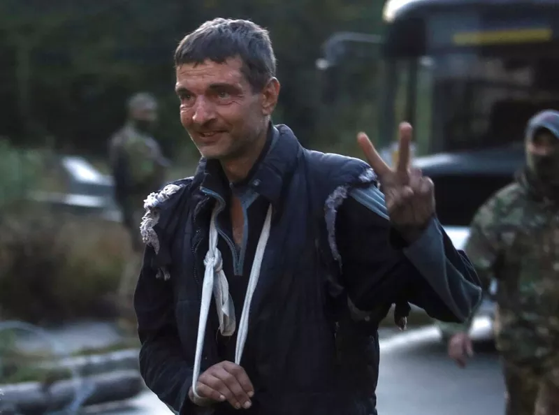 Η μεγαλύτερη ανταλλαγή κρατουμένων μεταξύ Ρωσίας και Ουκρανίας