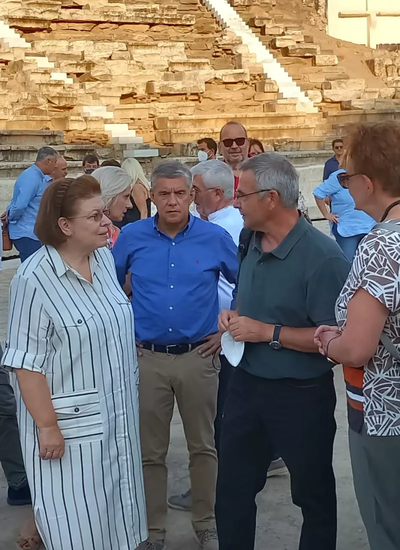 Η Λίνα Μενδώνη με τον Κώστα Αγοραστό