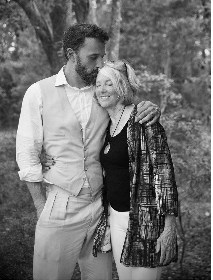 Η Τζένιφερ Λόπεζ δημοσίευσε φωτογραφία του Μπεν Άφλεκ με τη μητέρα του