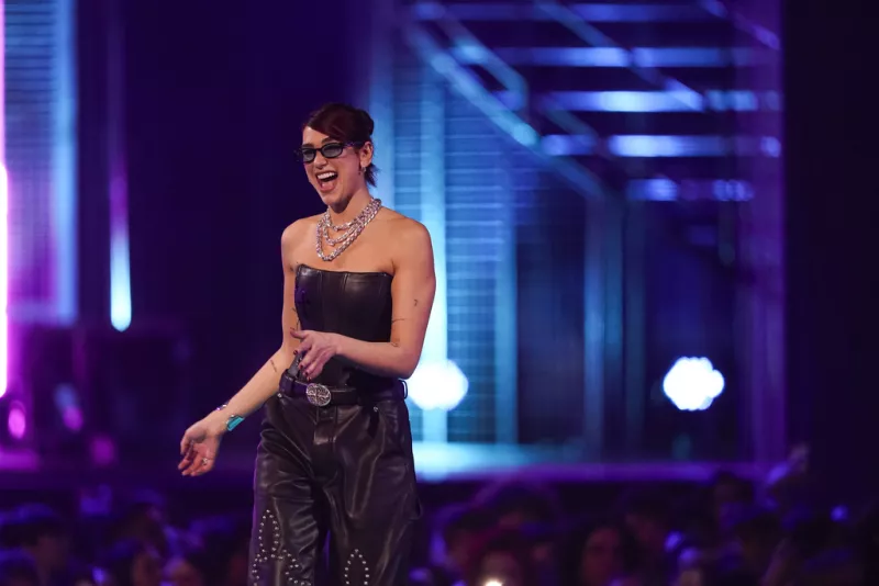 Η Dua Lipa