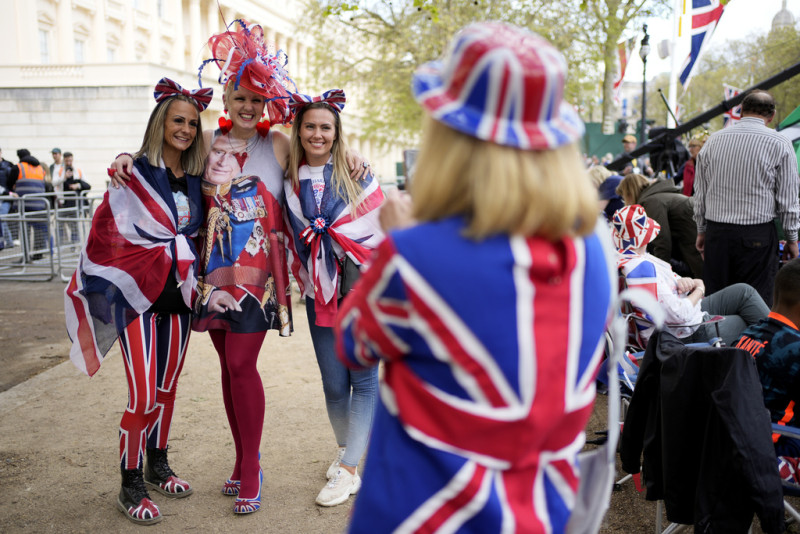 Royal fans στους δρόμους του Λονδίνου
