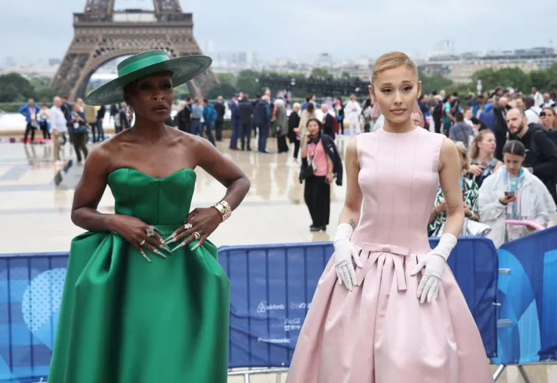 Η ηθοποιός και τραγουδίστρια Cynthia Erivo με την Ariana Grande