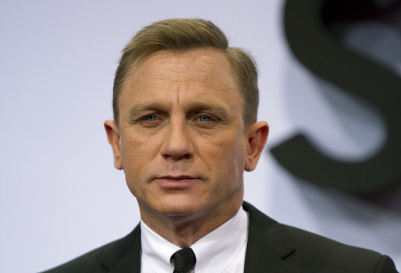 O Daniel Craig