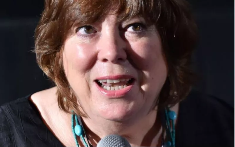 Η Debbie McWilliams 