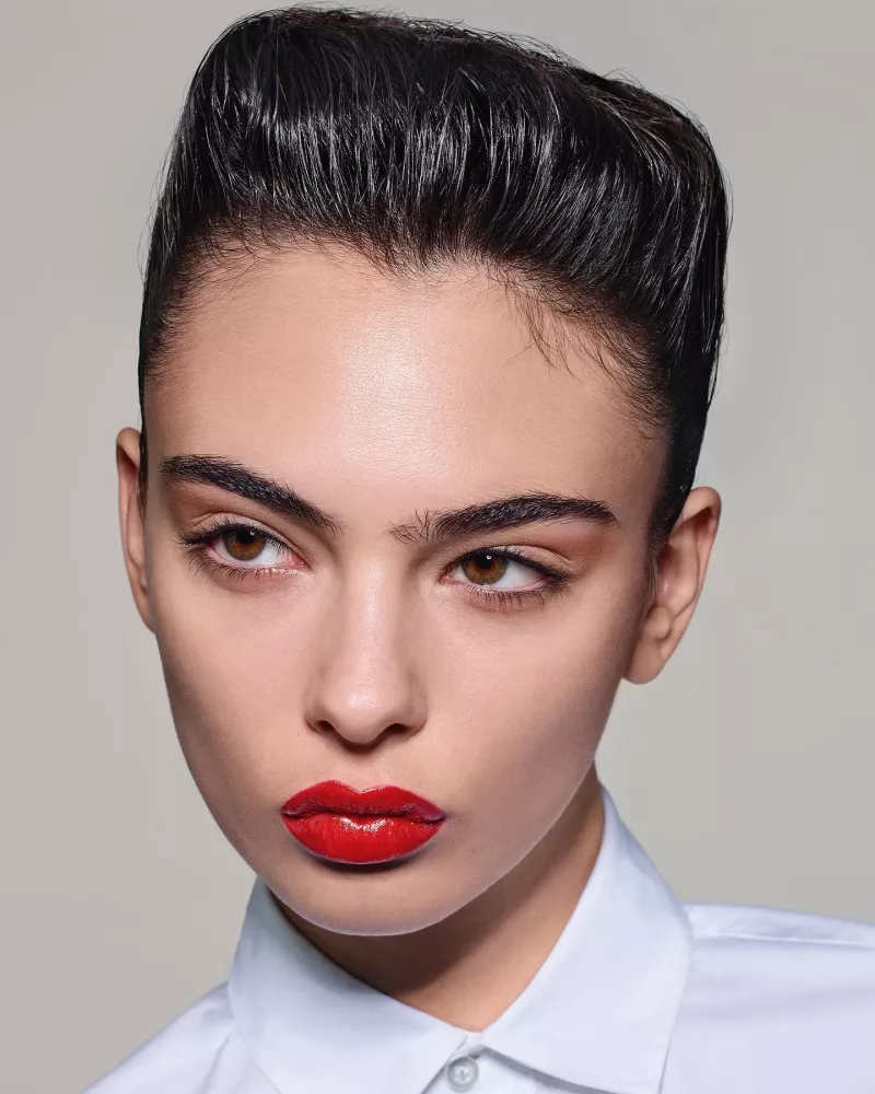 Η Deva Cassel