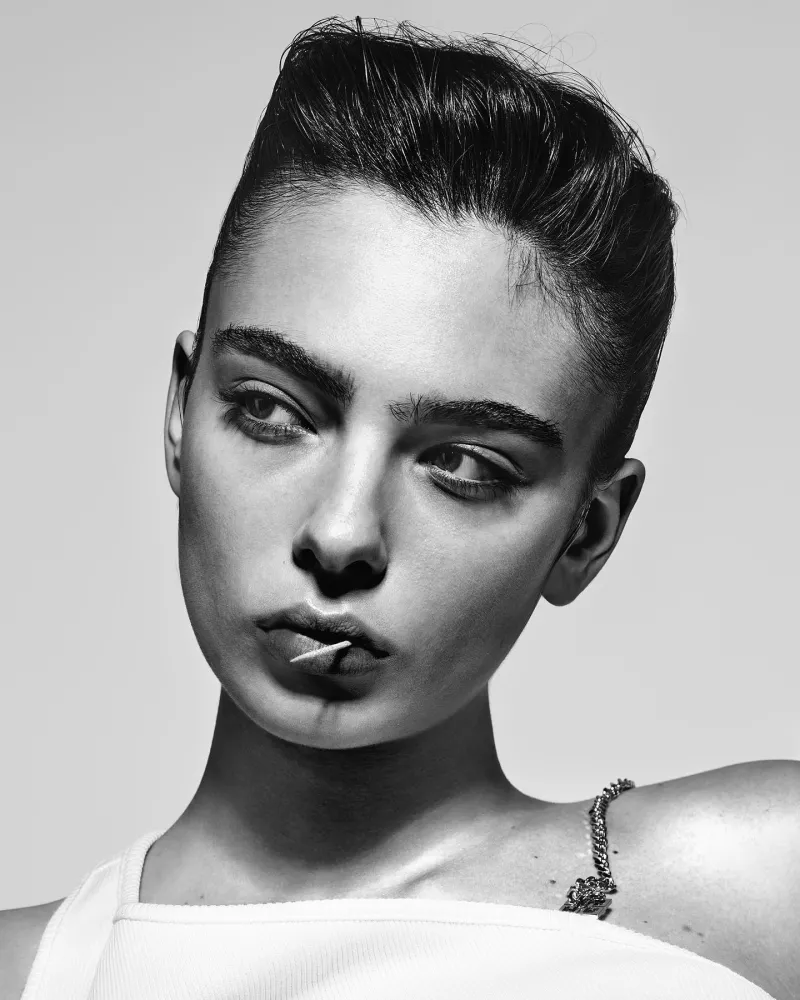 Η Deva Cassel