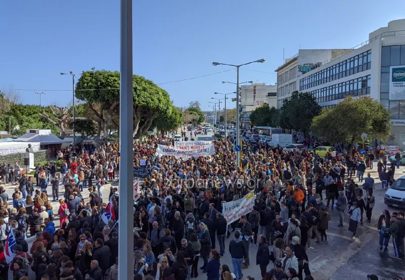 Χανιά: Μαθητές και φοιτητές στη διαμαρτυρία για την τραγωδία στα Τέμπη