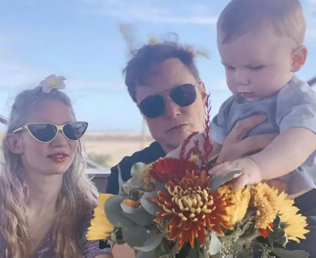 Ο Ίλον Μασκ με τη Grimes 