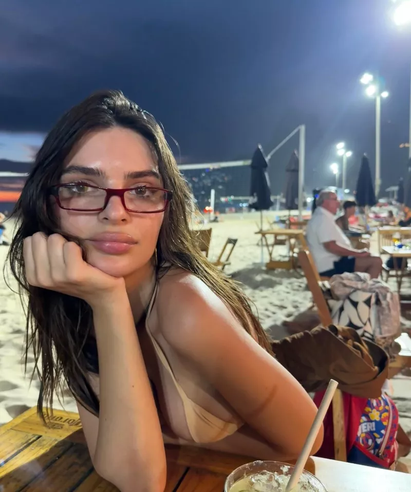 Emily Ratajkowski