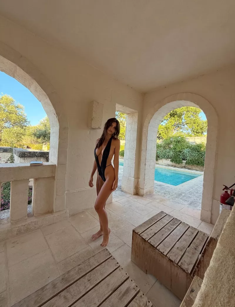 Emily Ratajkowski