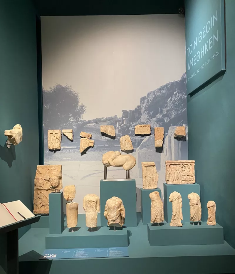 ελευσίνα Μενδώνη