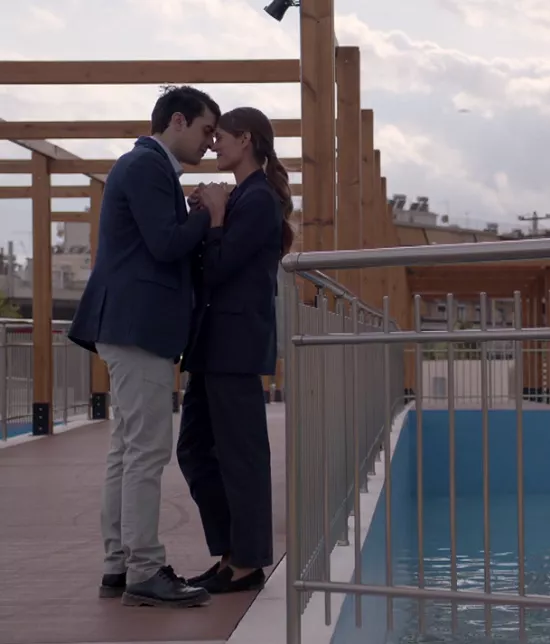 «Γλυκάνισος»:Ο Καρίμ πιάνει επ’ αυτοφώρω τον Στρατή και τη Ραζάν -Δείτε απόσπασμα 