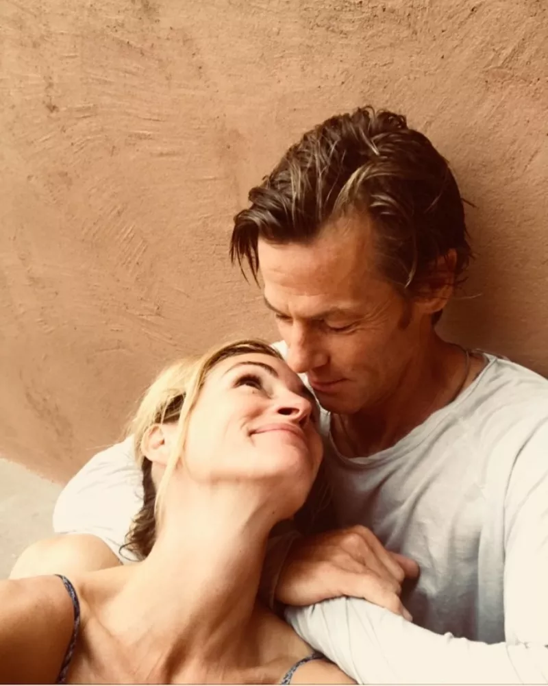 Η Julia Roberts με τον σύζυγό της