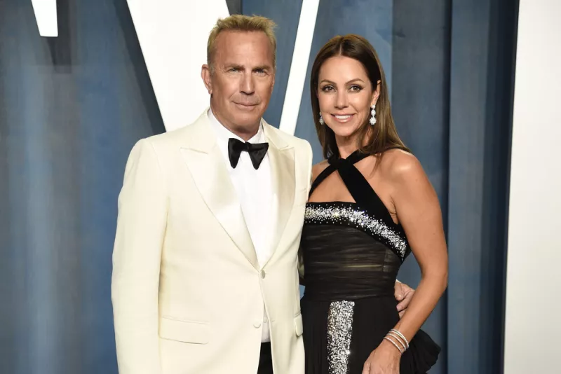 Kevin Costner-Christine Baumgartner