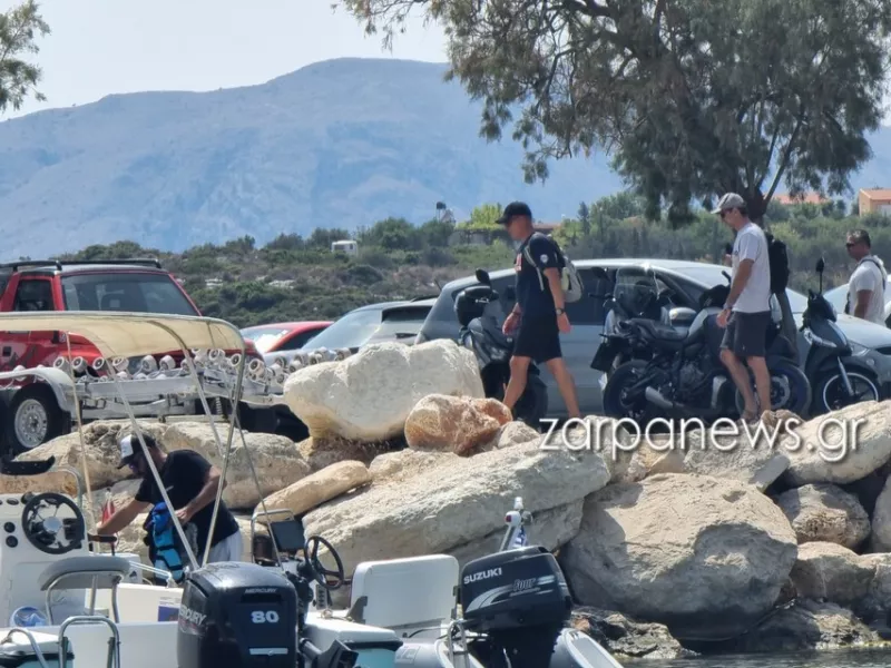 Μίνι κρουαζιέρα στο Μαράθι Χανίων για τον πρωθυπουργό και την οικογένειά του 