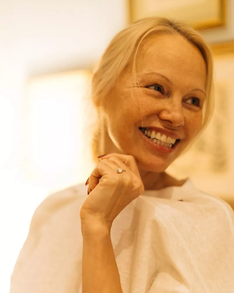 H Pamela Anderson