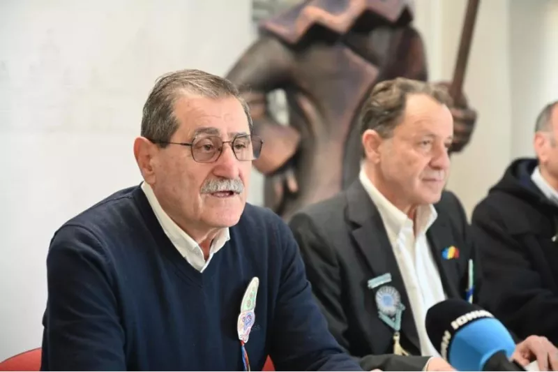 Πελετίδης