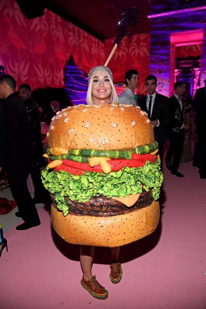 Το πάθος της Katy Perry για τα κοστούμια 