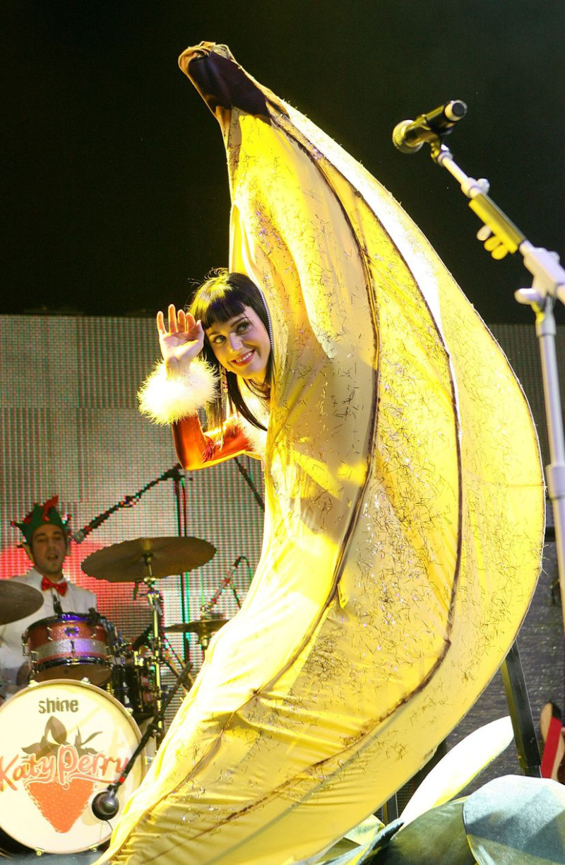Το πάθος της Katy Perry για τα κοστούμια 