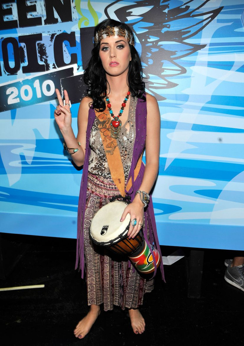 Το πάθος της Katy Perry για τα κοστούμια 
