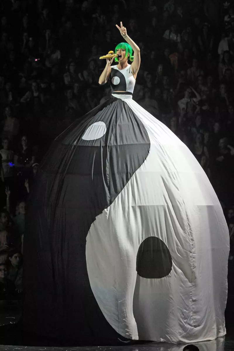 Το πάθος της Katy Perry για τα κοστούμια 