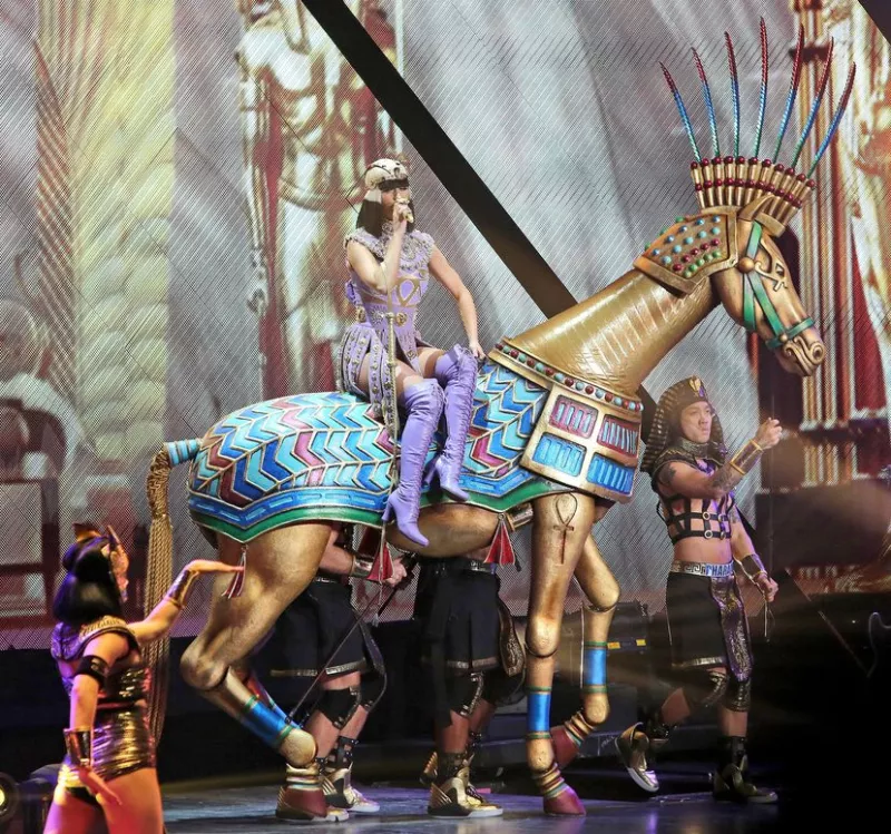 Το πάθος της Katy Perry για τα κοστούμια 