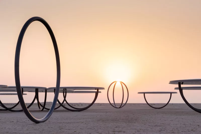 Η εγκατάσταση «Shadows travelling on the sea of the day» 