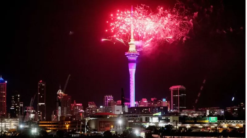 Πυροτεχνήματα που ερίφθησαν από το Sky Tower