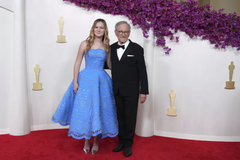 Ο Steven Spielberg με την εγγονή του 