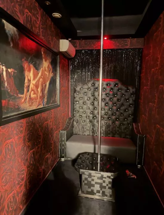 Έλεγχοι σε stripshow στην Καλλιθέα