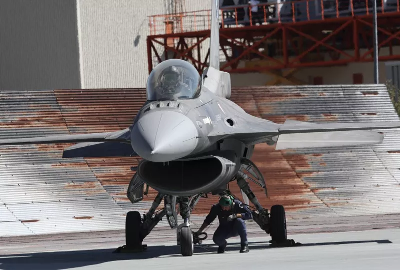 F16