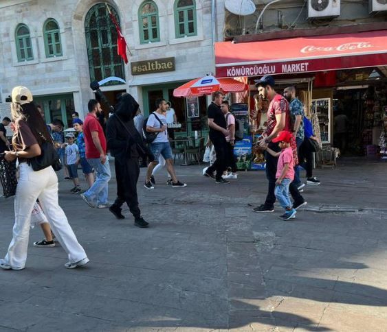 Άνδρας ντυμένος Θάνατος αυτοπυρπολήθηκε στην Κωνσταντινούπολη