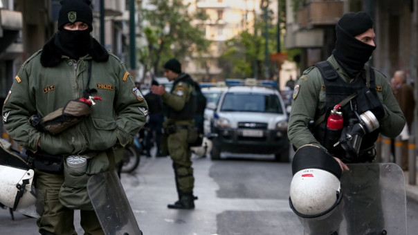 Αστυνομική επιχείρηση στα Εξάρχεια: 4 συλλήψεις σε υπό κατάληψη κτίριο