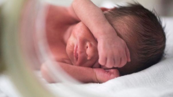 Θεσσαλονίκη: Γεννήθηκε το πρώτο μωρό με εξωσωματική με παραγωγή ενός μόνο ωαρίου