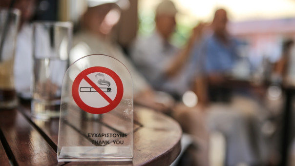 Καρκίνος πνευμόνων: Πόσο βελτιώνει την επιβίωση του ασθενούς το κόψιμο του τσιγάρου