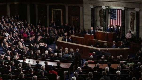 ΗΠΑ: Το Κογκρέσο ενέκρινε πακέτο στήριξης της οικονομίας ύψους 900 δισ. δολαρίων