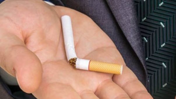 Έκοψαν το κάπνισμα άρχισαν το άτμισμα;- Tι συμβαίνει με τους εφήβους και το τσιγάρο