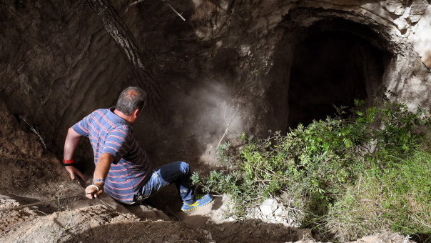 Tραγωδία στο Λουτράκι: Kαρέ-Καρέ η ανάσυρση των 4 σορών από το σπήλαιο (pics+vid)