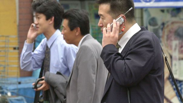 Γιαμάτο: Ο ιαπωνικός δήμος που απαγόρευσε τα κινητά στους πεζούς
