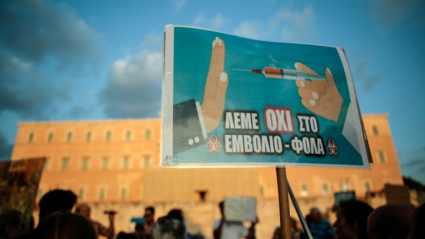 Η «φάμπρικα» των αντιεμβολιαστών: Ζητούν χιλιάδες ευρώ τάζοντας «ασυλία» απέναντι στα μέτρα