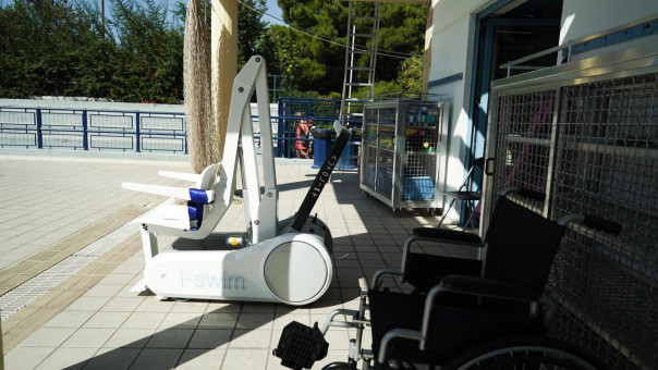 Δήμος Αθηναίων: Αναβατόρια τελευταίας τεχνολογίας για άτομα με κινητικά προβλήματα στα κολυμβητήρια Γουδή - Κολοκυνθούς