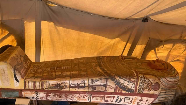 Σπουδαίο εύρημα στην Αίγυπτο: Στο φως 14 σαρκοφάγοι 2.500 ετών (pics, vid)