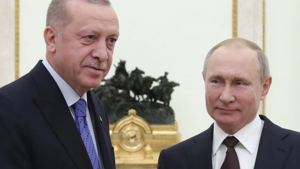 Ερντογάν: Δεν σκέφτομαι να κόψω δεσμούς με τον Πούτιν, ούτε με τον Ζελένσκι 