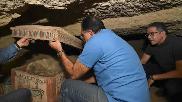 Αίγυπτος: Αρχαιολόγοι ανακάλυψαν «τεράστιο αριθμό» σφραγισμένων σαρκοφάγων