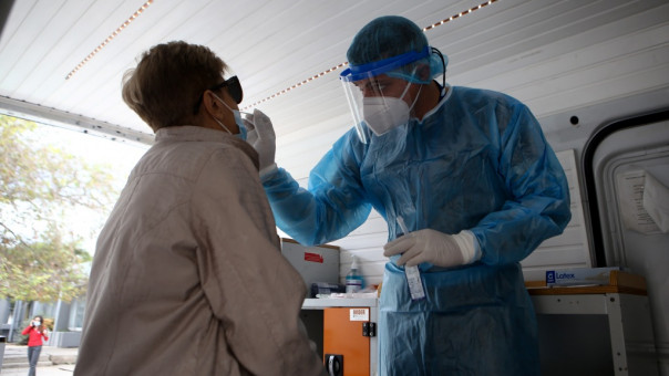 Κορωνοϊός: Ήρθαν και στην Ελλάδα τα rapid test αντιγόνου με δείγμα σάλιου	