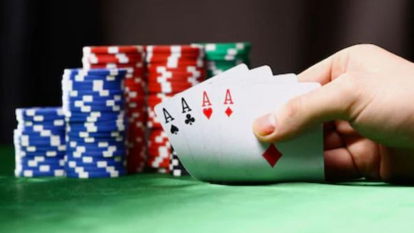 Έπαιζαν «Texas Holdem Poker»: 6 συλλήψεις για σπίτι- χαρτοπαικτική λέσχη στην Άρτα