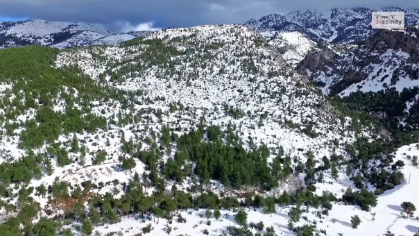 Μαγευτικές εικόνες από ψηλά από τη χιονισμένη Εύβοια - Δίρφυς (video)