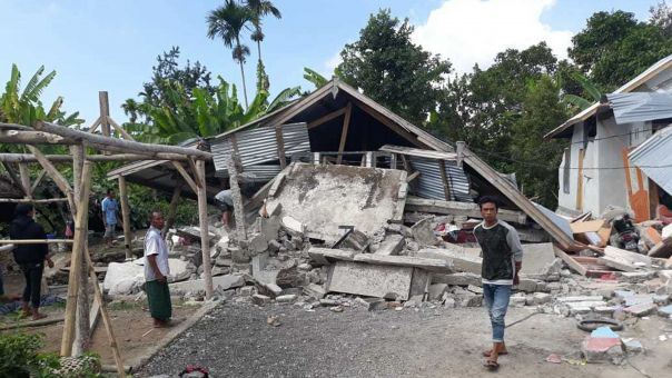 Ινδονησία: Ήρθη η προειδοποίηση για τσουνάμι μετά τον ισχυρό σεισμό
